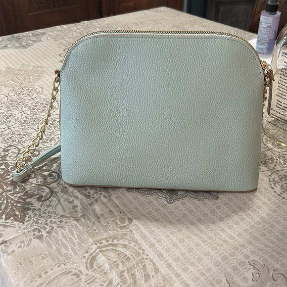 Super pretty color purse - Picture 2 of 5